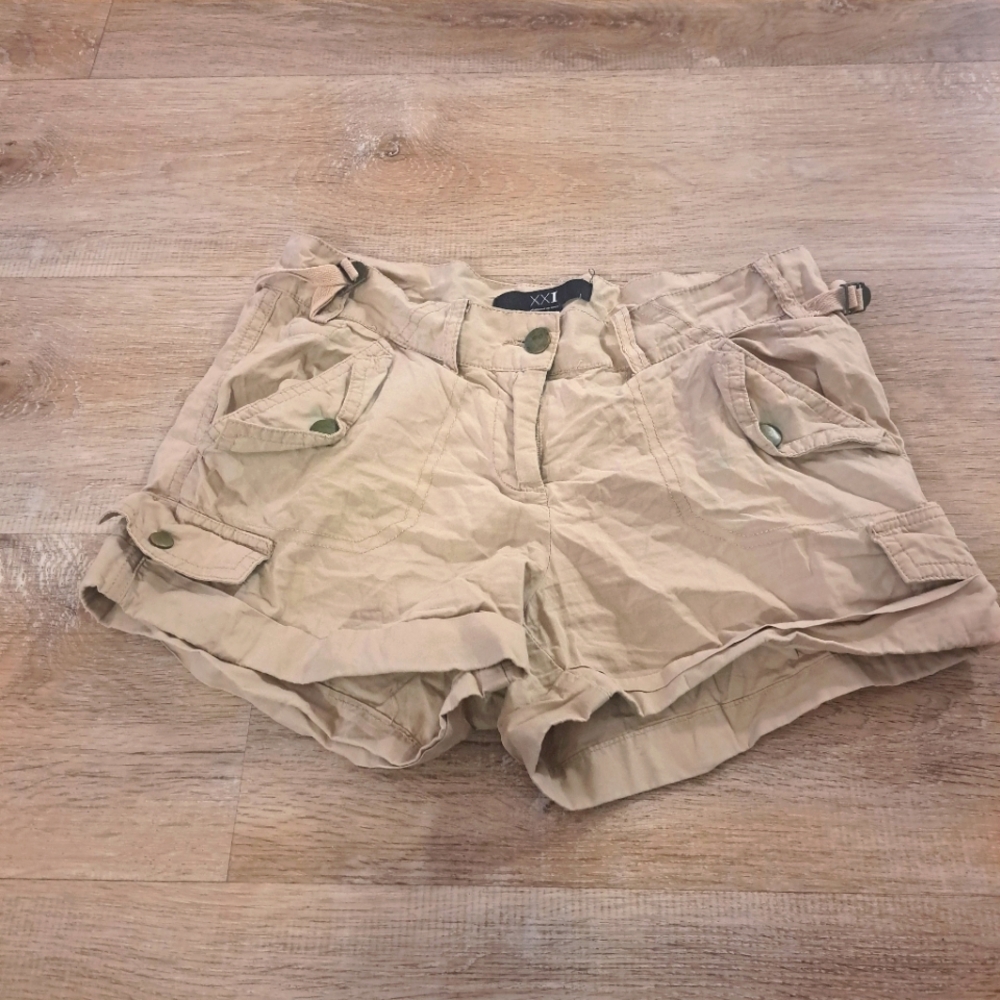XXI Tan Multiple Pockets Cuffed Hem Women's Shorts Size Small